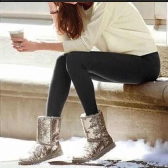 Sz 8 UGG classic short boot- gold sequin bling- EuC - Picture 12 of 15